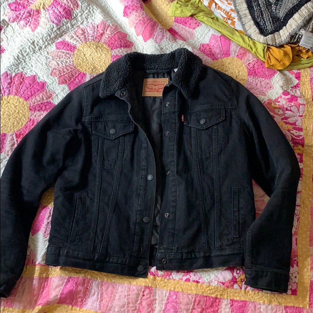 Black Levi’s trucker Sherpa jean jacket